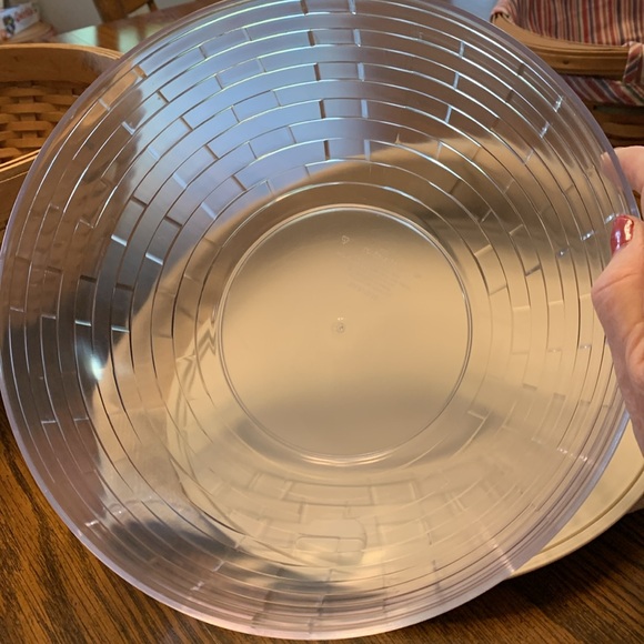 Longaberger 11" Bowl Basket with liner and lidded protector - Picture 13 of 16